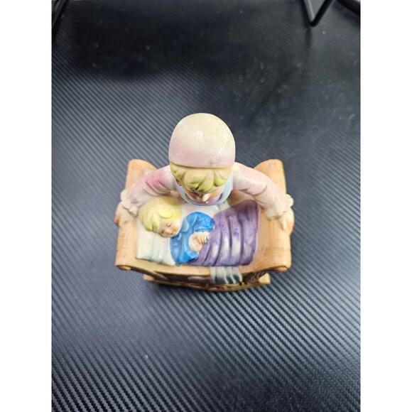 Vintage Ceramic Rock a Bye Baby Cradle music box rocking motion - Picture 5 of 6